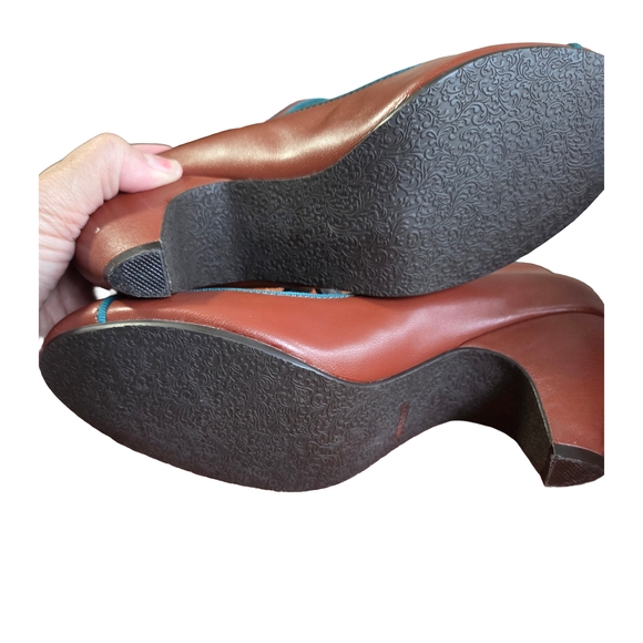 PINK Victoria's Secret Tan and Blue Heels - Picture 7 of 9